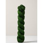 Urth Yarns 16 Fingering G90 syvä vihreä