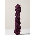 Urth Yarns 16 Fingering P20 tumma luumu